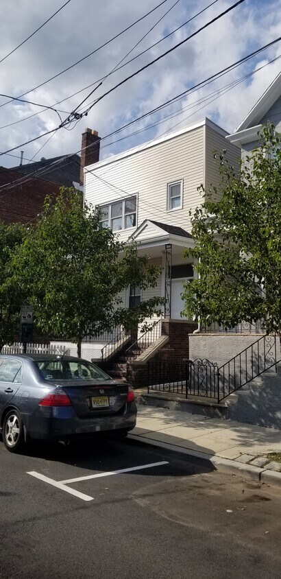 Primary Photo - 548 41st St