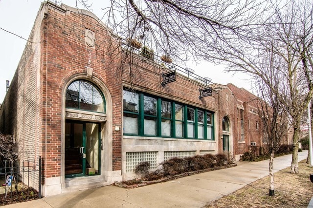 Primary Photo - 1140 W Cornelia Ave