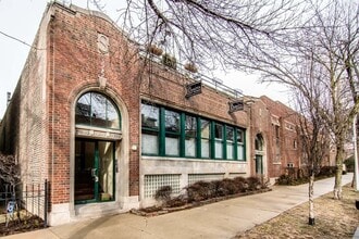 Building Photo - 1140 W Cornelia Ave