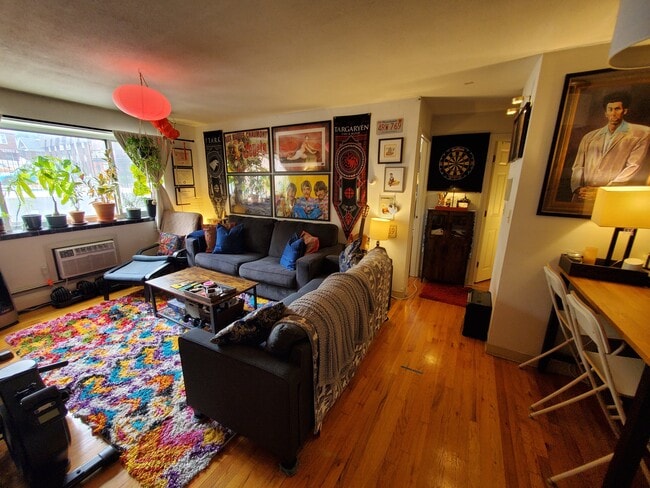 Building Photo - 239 Kelton St