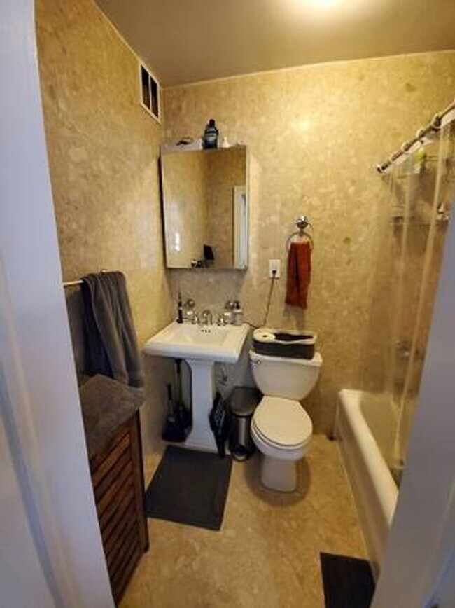 Foto del edificio - Second Avenue | Pet-Friendly Studio in the...