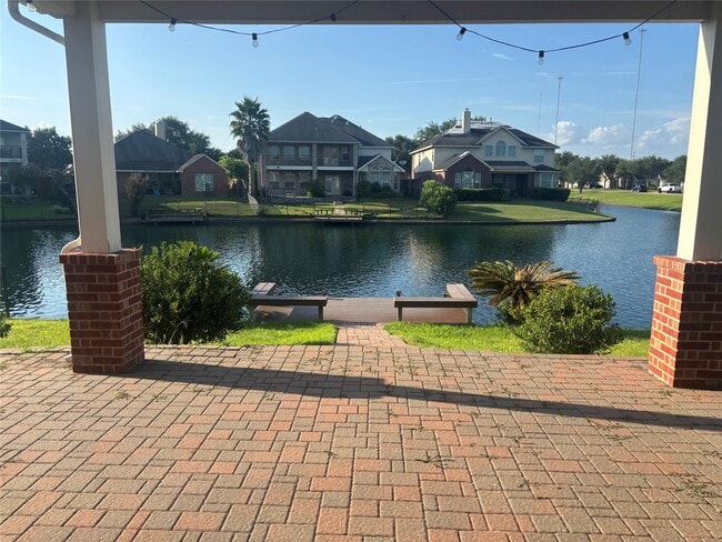 Foto del edificio - 3726 Golden Shores Dr