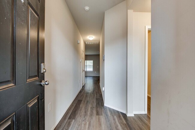 Building Photo - Newer four bed home in Edmond schools
