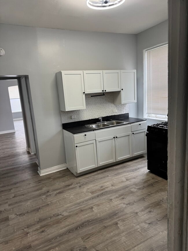 Building Photo - 11915 S Lowe Ave