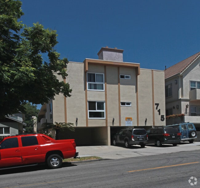 Building Photo - 715 E. Providencia Ave