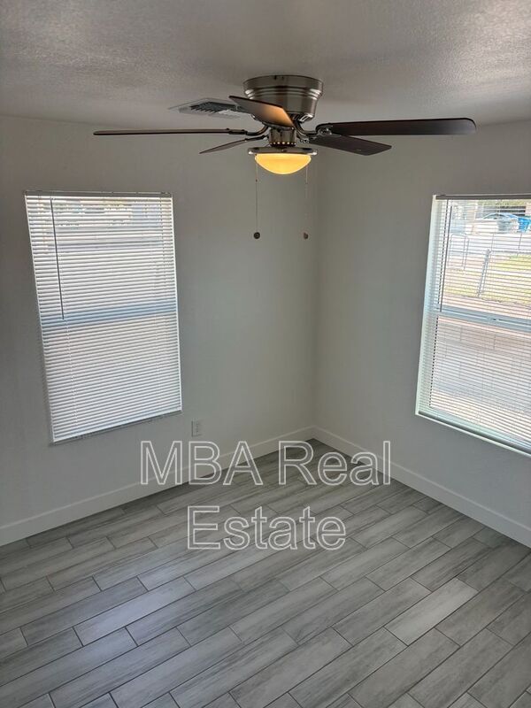 Building Photo - 5040 N 18th Ave