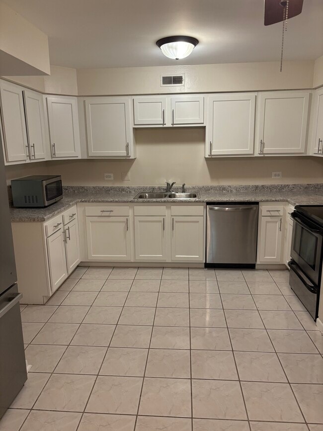 Kitchen - 15349 West Ave