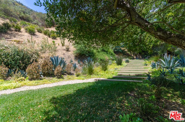 Building Photo - 2909 Mandeville Canyon Rd