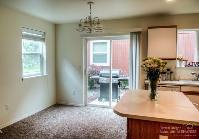 Foto del edificio - 2021 SW Canyon Dr