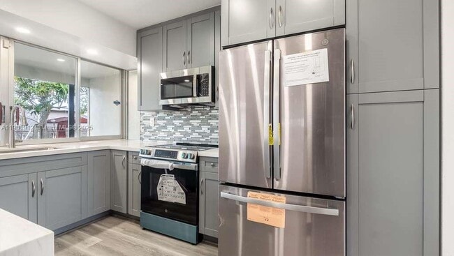 Foto del edificio - 7753 Coral Blvd