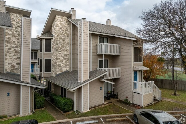 Foto del edificio - 700 McNeil Rd