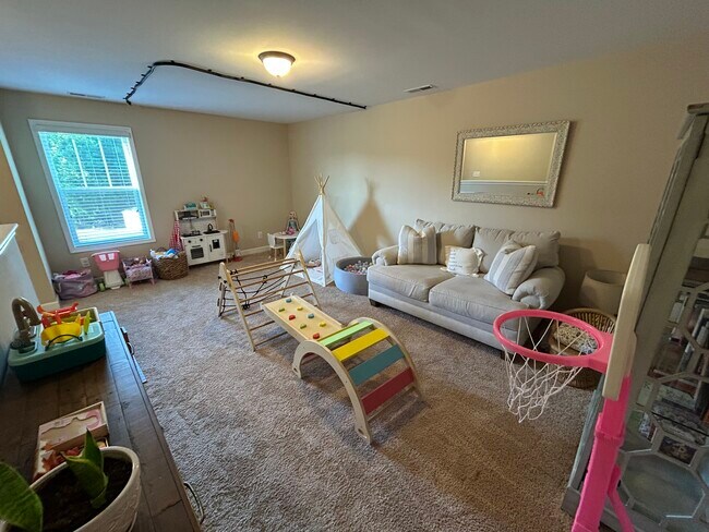 Building Photo - 14 Winged Foot Dr