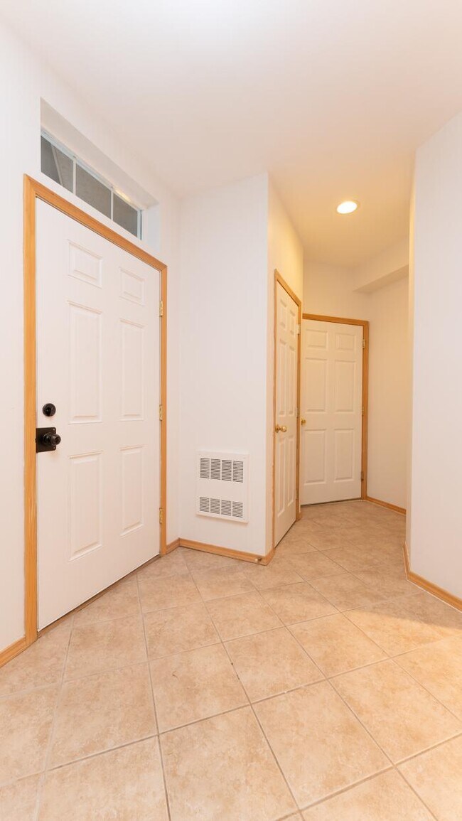 Foto del edificio - 2 bedroom in Edmonds WA 98026