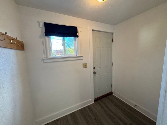 Foto del edificio - 2 Bedroom 1 Bathroom Duplex in Beloit, WI