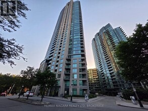 Building Photo - 219 Fort York Blvd