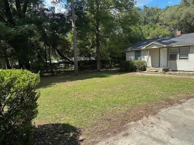 Building Photo - 2900 Gerald Dr