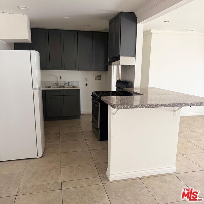 Building Photo - 38232 Delacour Dr