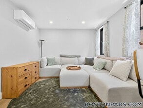 Building Photo - 176 Salem St