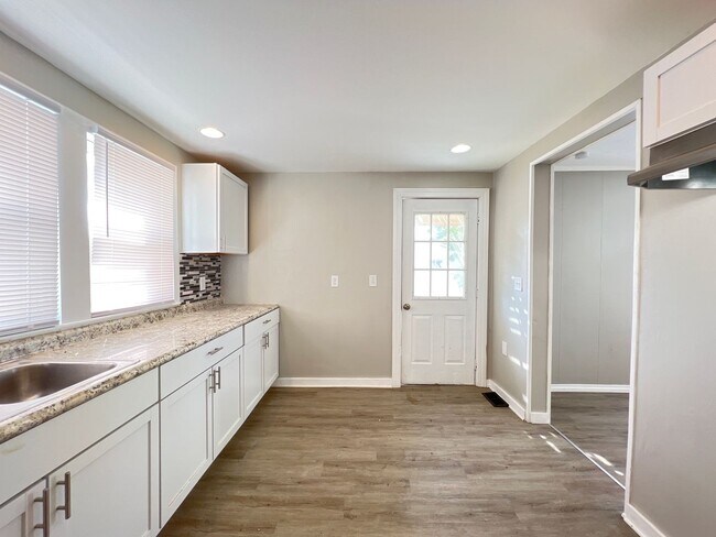 Foto del edificio - Highland Home: New Year, New Home: 50% Off...