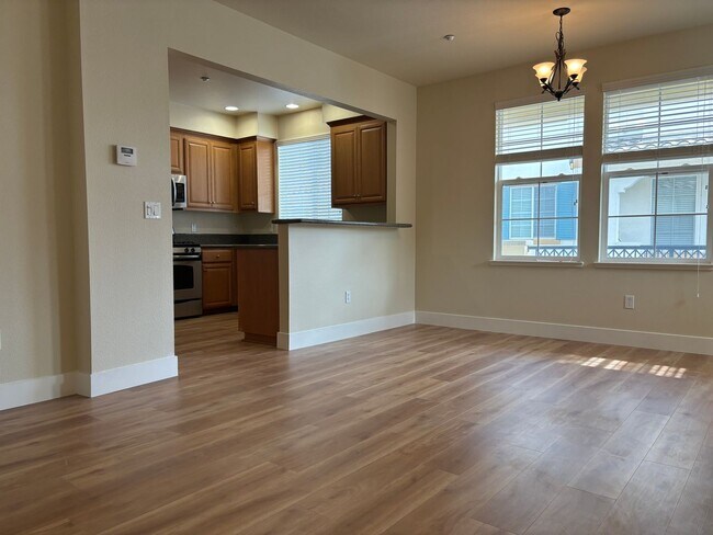 Photo - SUNNYVALE - Beautiful end unit townhome wi...
