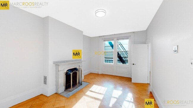 Building Photo - 389 Beacon St