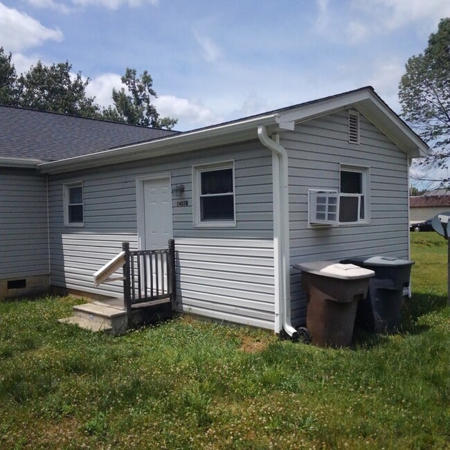 Building Photo - 1403 Glenside Dr