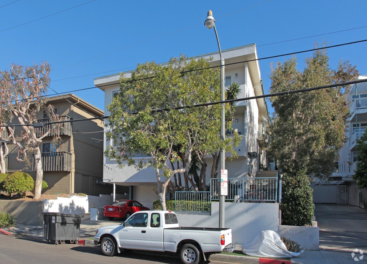 Building Photo - 2907 3rd St