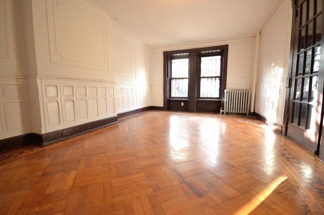 Building Photo - 285 Hart St
