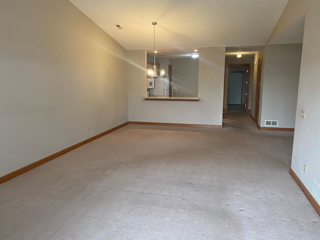 Building Photo - 10253 Marblewing Rd