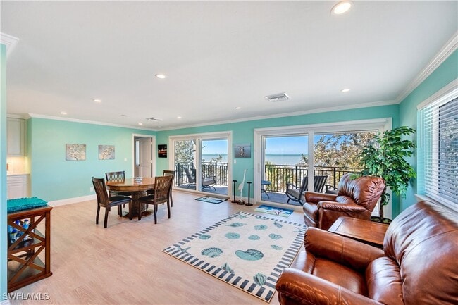 Building Photo - 1065 Gulf Shore Blvd N