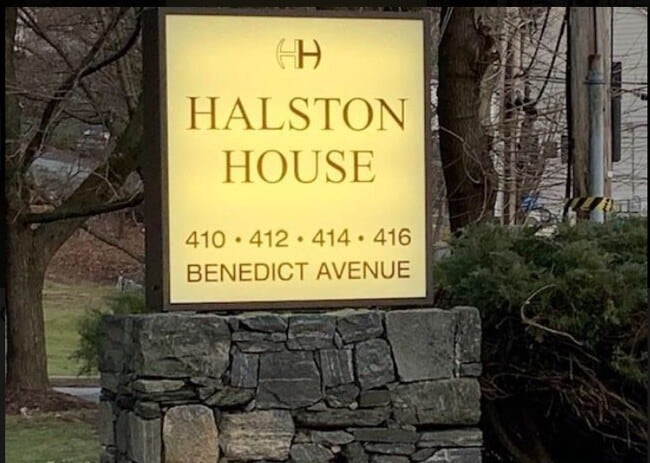 Halston House Condominium - 412 Benedict Ave