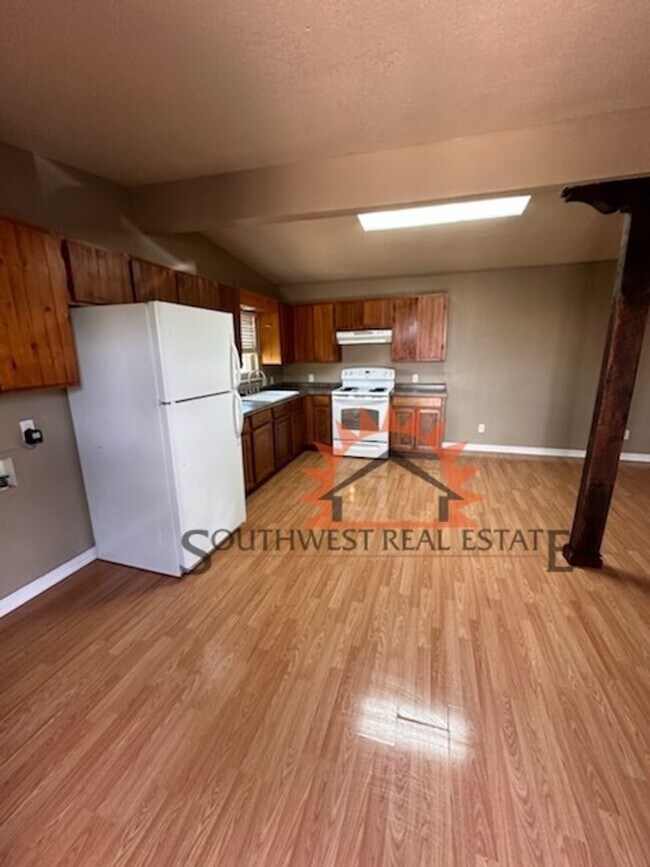 Foto del edificio - Spacious 1 bedroom 1 bath home. - ALL BILL...
