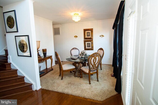 Foto del edificio - 73 Newbury Dr