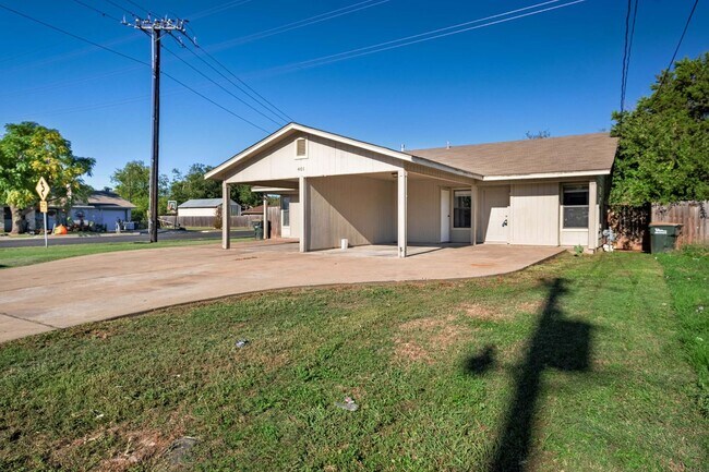 Building Photo - 401 E Janis Dr
