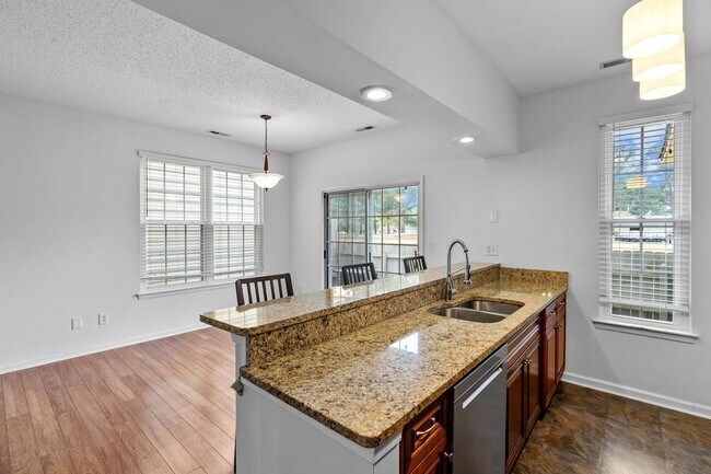 Foto del edificio - Stunning 2-bed condo in Virginia Beach