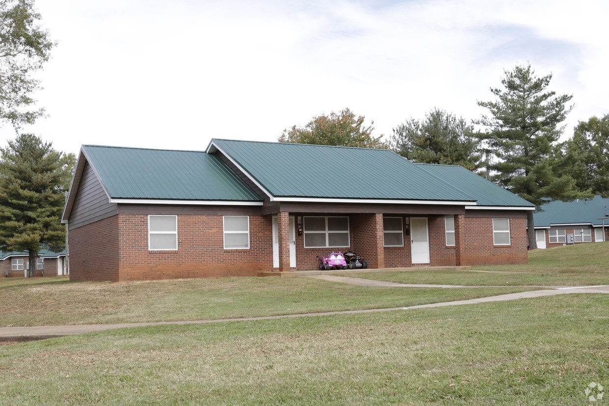 Primary Photo - Colonial Heights