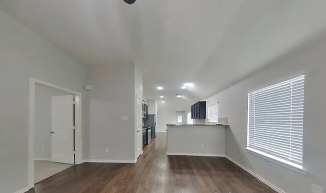 Foto del edificio - 700 Harris Ridge Dr