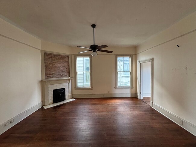 Living room - 126 E 39th St