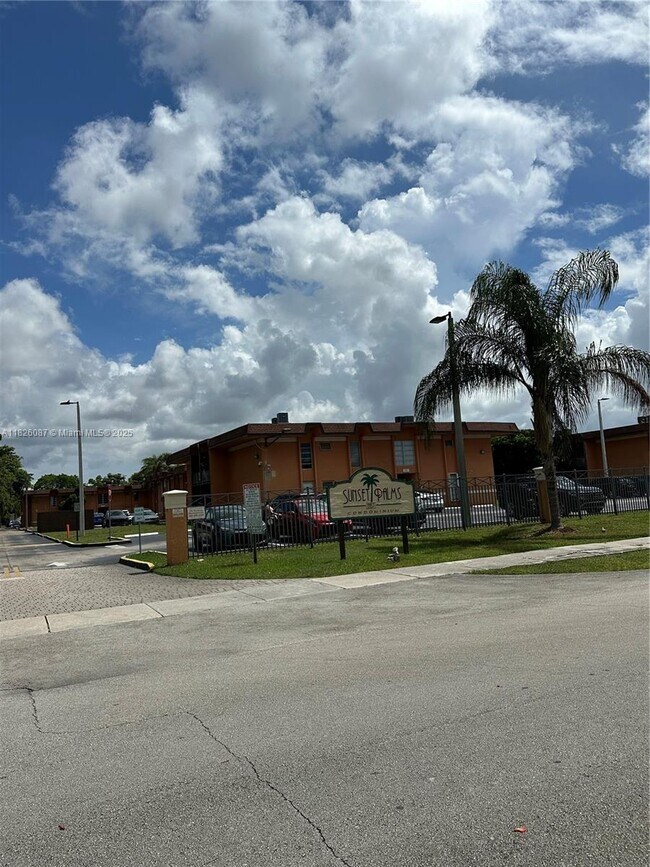 Foto del edificio - 9487 SW 76th St