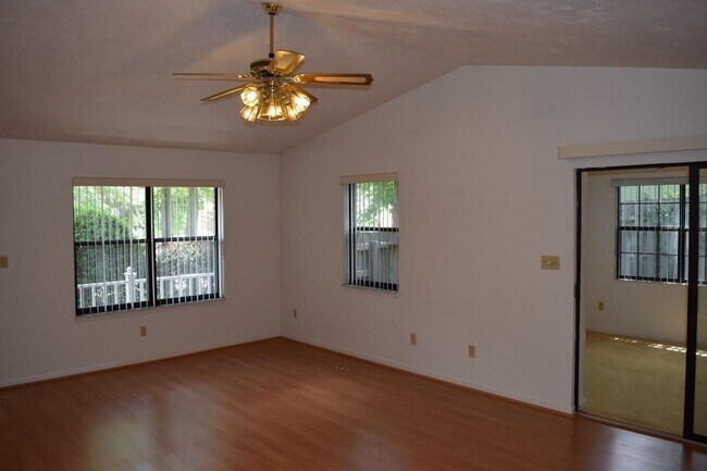Building Photo - 333 Gawain Ct