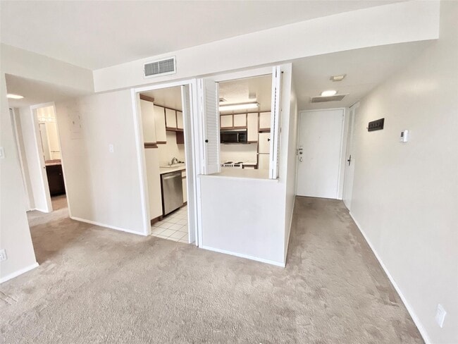 Building Photo - 2016 Main St