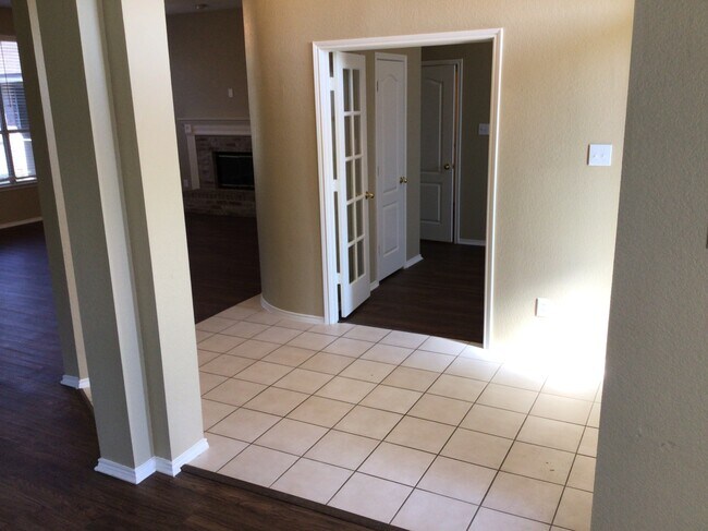 Building Photo - 4728 Sunflower Drive