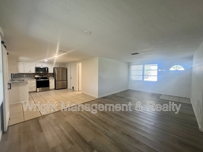 Foto del edificio - 3716 Cedarwood Dr