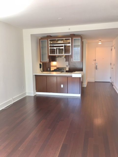 Foto principal - 61 Riverside Blvd