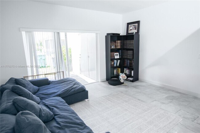 Foto del edificio - 4905 SW 31st Ter