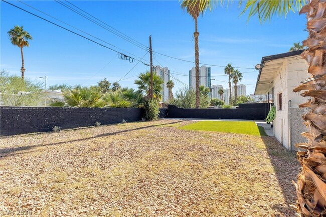 Building Photo - 2309 Santa Clara Dr