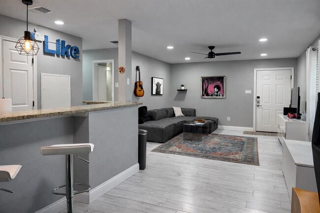 Foto del edificio - 2450 Ashdale Dr