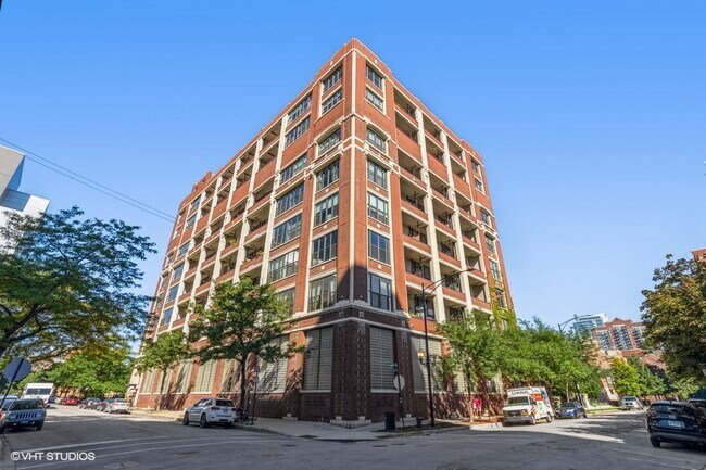 Building Photo - 320 E 21st St