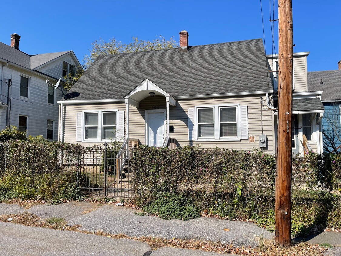 Primary Photo - 194 Washington Ave
