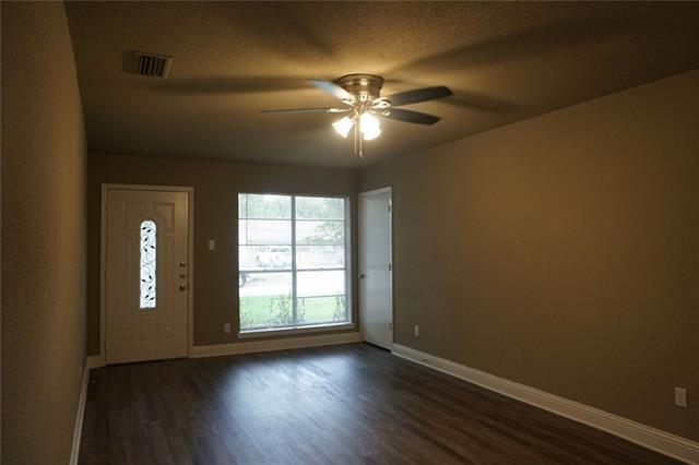 Building Photo - 2102 Redbud Ln